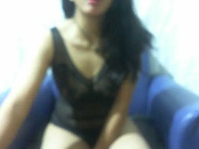 Live sex webcam photo for Cyah2 #294134668