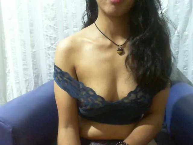 Live sex webcam photo for Cyah2 #294161358
