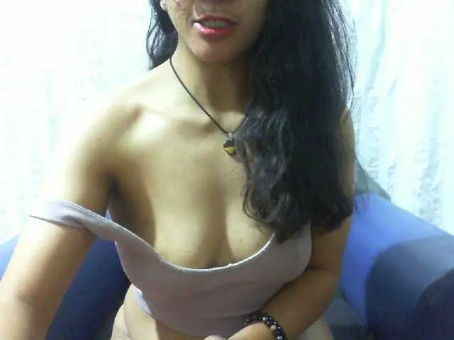 Live sex webcam photo for Cyah2 #294170026