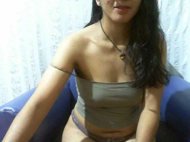 Live sex webcam photo for Cyah2 #294176678