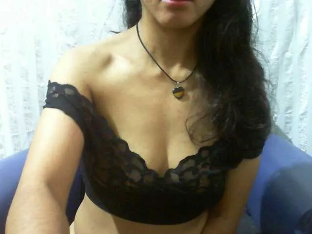 Live sex webcam photo for Cyah2 #294200251