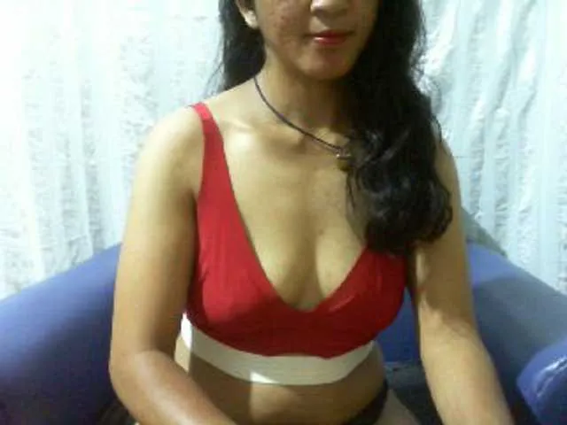 Live sex webcam photo for Cyah2 #294289266