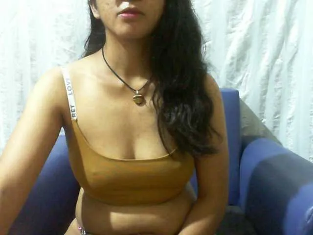 Live sex webcam photo for Cyah2 #294308711