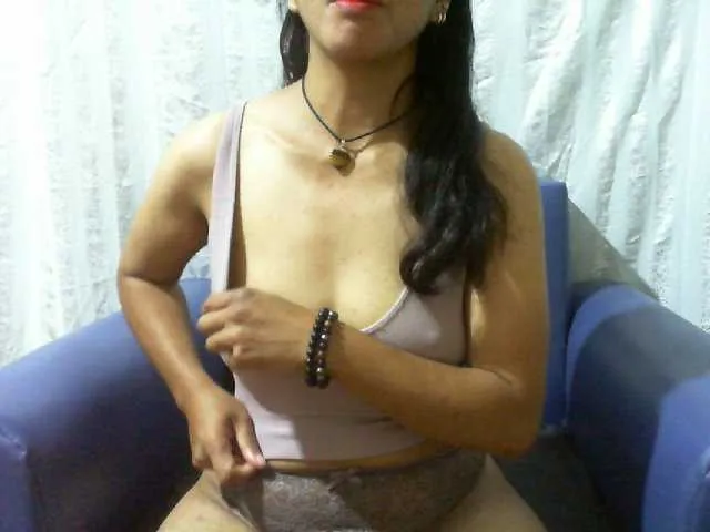 Live sex webcam photo for Cyah2 #294352017