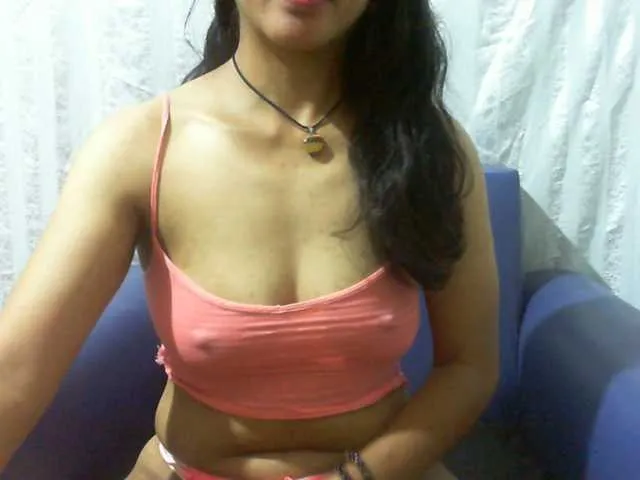Live sex webcam photo for Cyah2 #294376688