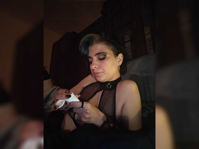 Live sex webcam photo for CyberSiren #294130402