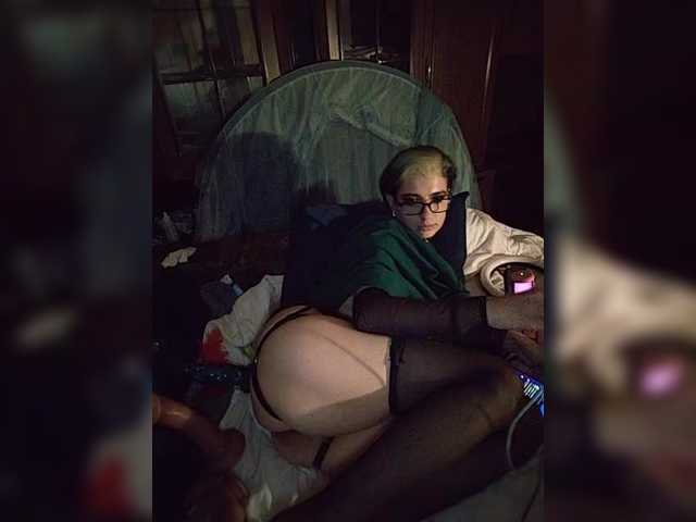 Live sex webcam photo for CyberSiren #294154828