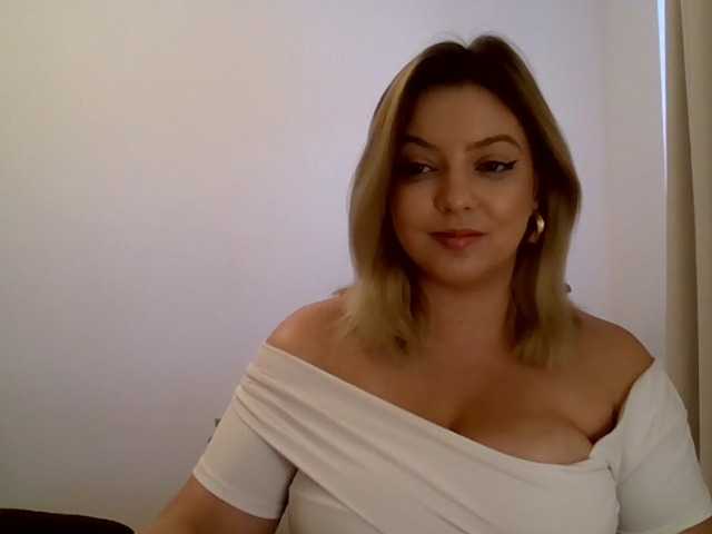 Live sex webcam photo for CynthiaGold #283380209