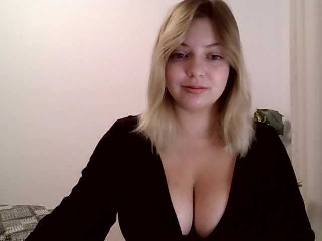 Live sex webcam photo for CynthiaGold #289498445