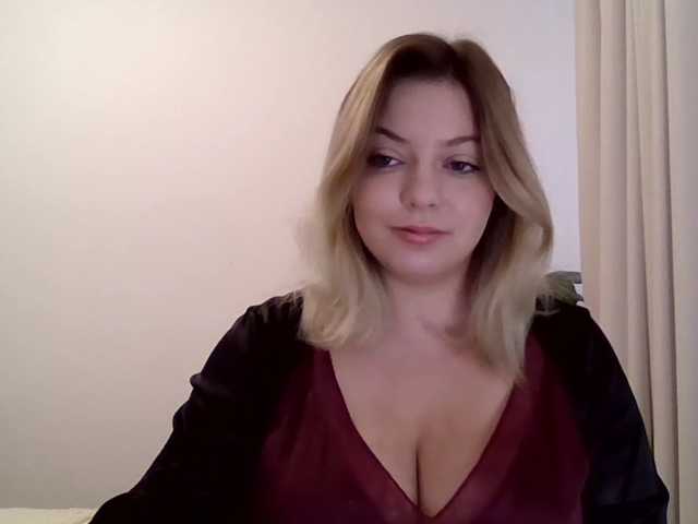 Live sex webcam photo for CynthiaGold #289802984