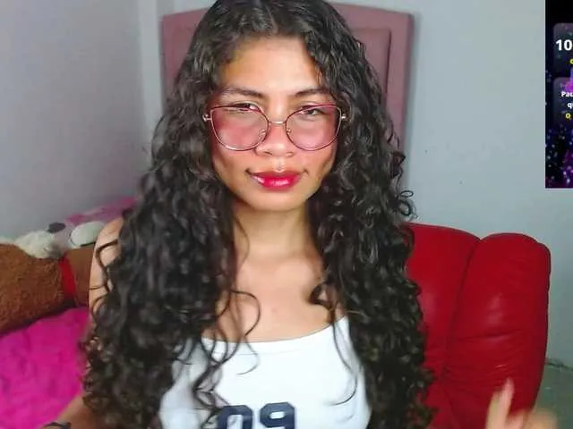 Live sex webcam photo for Cyntiaross #290790515
