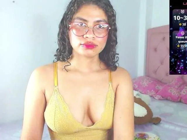Live sex webcam photo for Cyntiaross #292352573