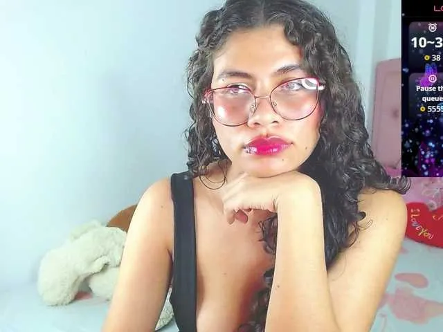 Live sex webcam photo for Cyntiaross #292406606