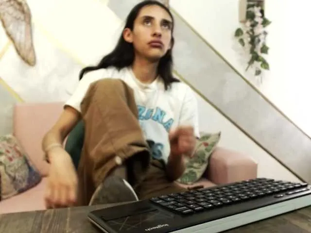 Live sex webcam photo for Cyrano-Roxana #292330409