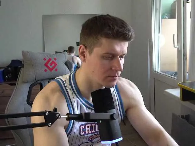 Live sex webcam photo for D-GREG #290861701