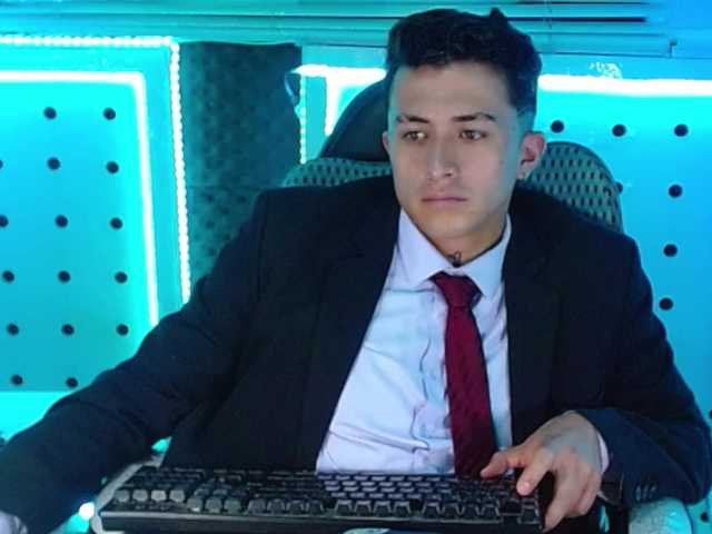 Live sex webcam photo for DARKO0717A #291880197