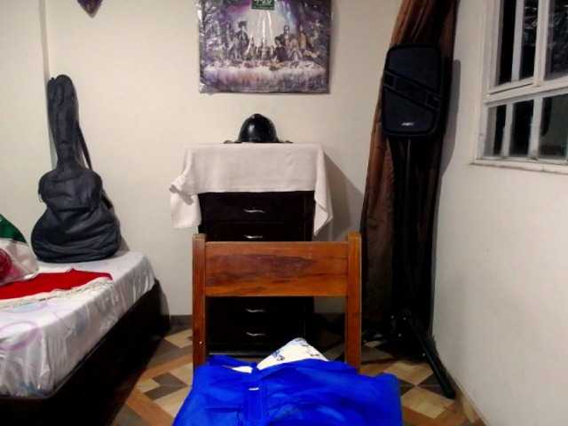 Live sex webcam photo for DEMIANJACK #273157014