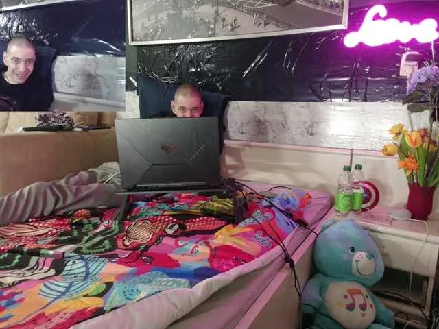 Live sex webcam photo for DOGGYRAY #290751617