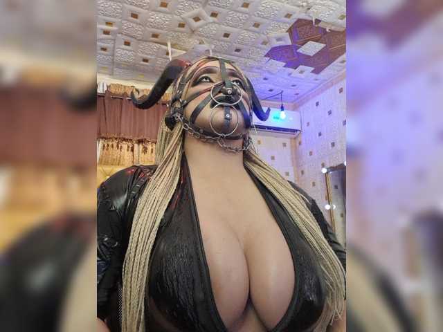 Live sex webcam photo for DRAGtoHELL #273915375