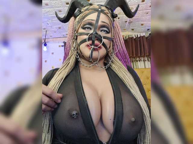 Live sex webcam photo for DRAGtoHELL #274165243