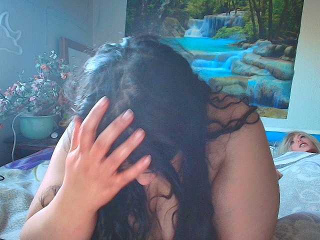 Live sex webcam photo for DUMBHOEMELANIE #290174062