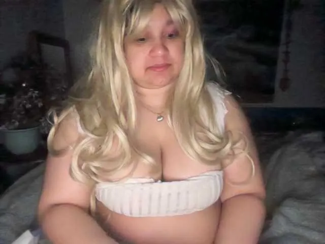 Live sex webcam photo for DUMBHOEMELANIE #291472747