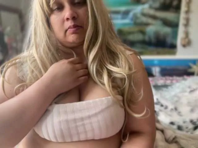 Live sex webcam photo for DUMBHOEMELANIE #291475494