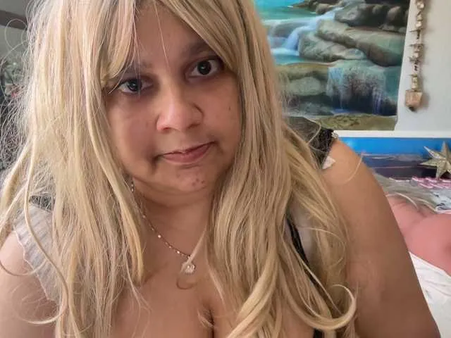 Live sex webcam photo for DUMBHOEMELANIE #291529906