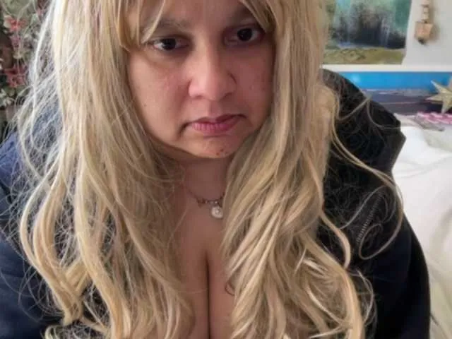 Live sex webcam photo for DUMBHOEMELANIE #291556982