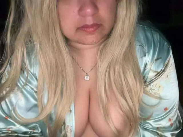 Live sex webcam photo for DUMBHOEMELANIE #291669399