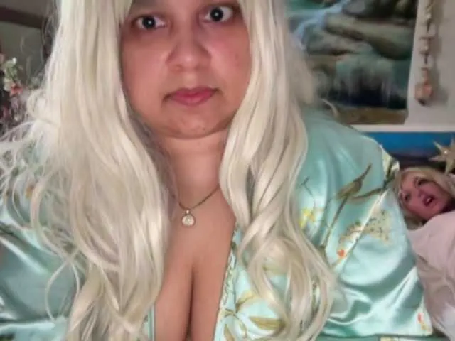 Live sex webcam photo for DUMBHOEMELANIE #291727673