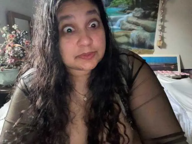 Live sex webcam photo for DUMBHOEMELANIE #292258036