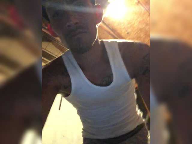 Live sex webcam photo for Daddydick23 #290755275