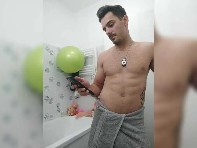 Live sex webcam photo for Daddyhotboy #291596343