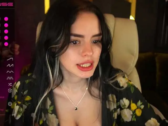 Live sex webcam photo for DaenerysDaen #276710347