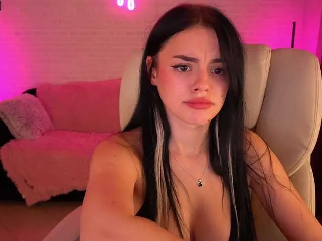 Live sex webcam photo for DaenerysDaen #276795201