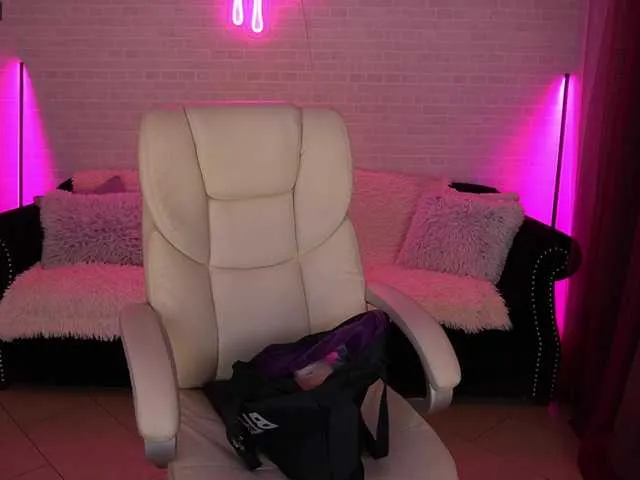 Live sex webcam photo for DaenerysDaen #277171198