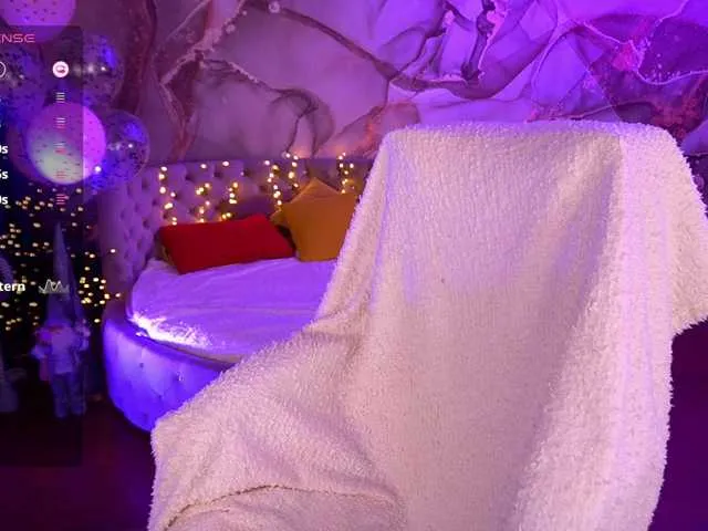 Live sex webcam photo for DaenerysDaen #290340842