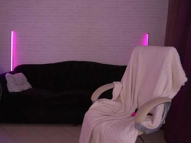 Live sex webcam photo for DaenerysDaen #290589671