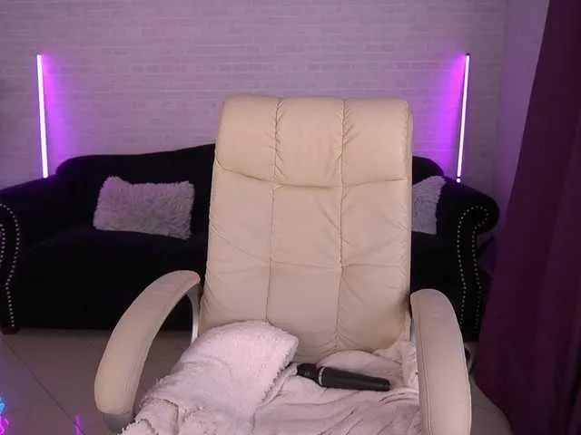 Live sex webcam photo for DaenerysDaen #291046086