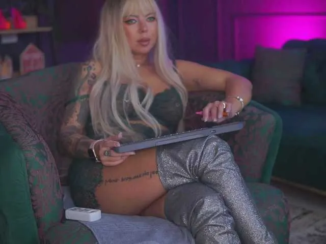 Live sex webcam photo for DaenerysDrogo #290860143