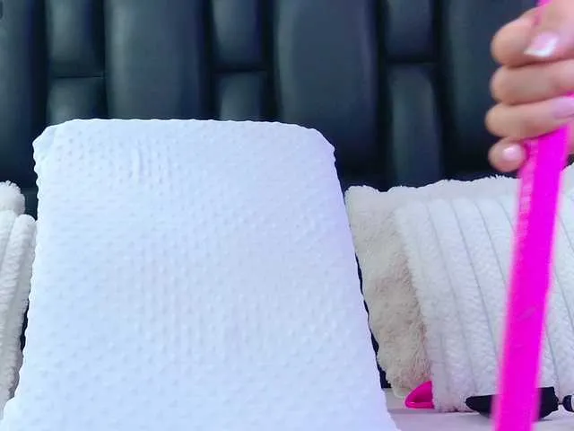 Live sex webcam photo for DahianaMoss #291693562