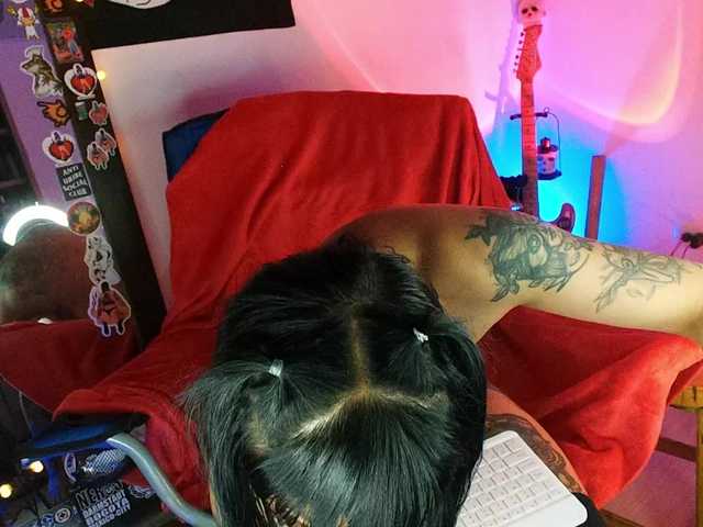 Live sex webcam photo for Dahiandoll #290593855