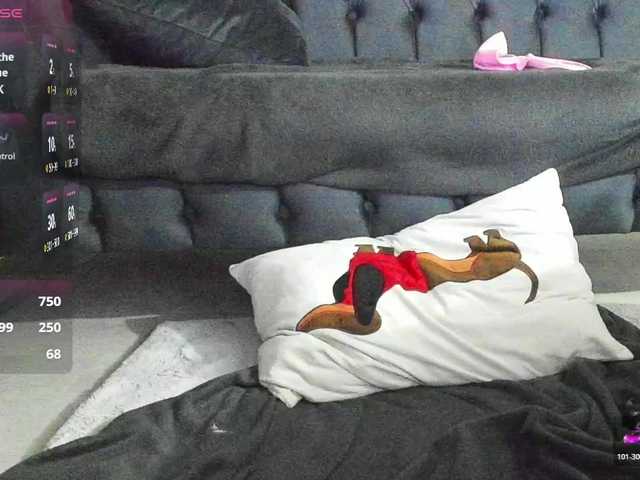 Live sex webcam photo for DaisyAbby03 #292102137