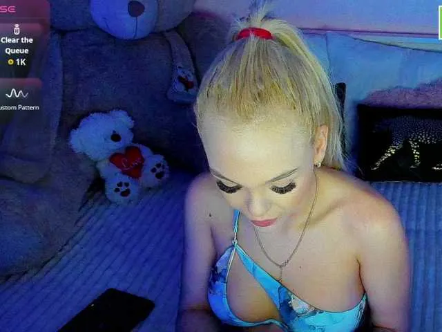Live sex webcam photo for DaisyAbby03 #292970306