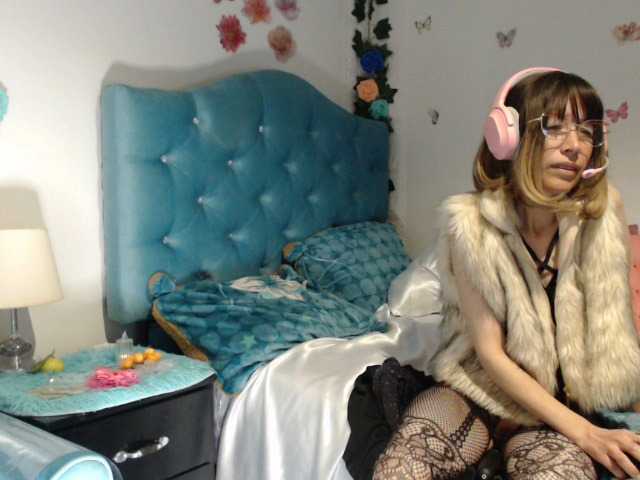 Live sex webcam photo for DaisyHawk #277944886