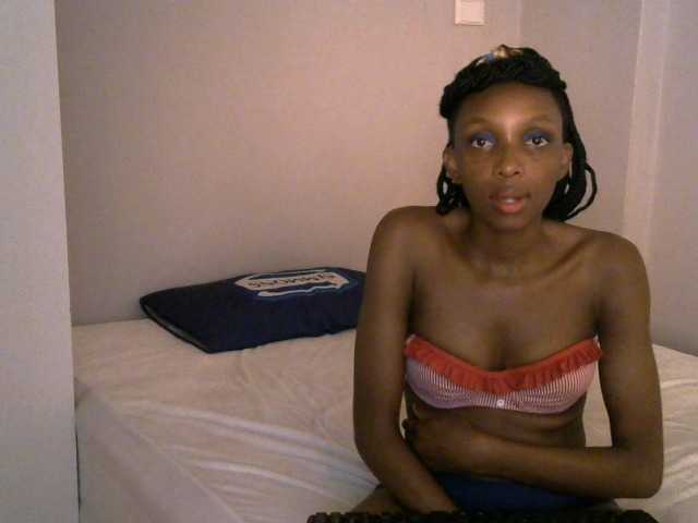 Live sex webcam photo for Daisyzoew #272340462