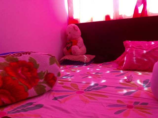 Live sex webcam photo for Daizy-cooper #271723926