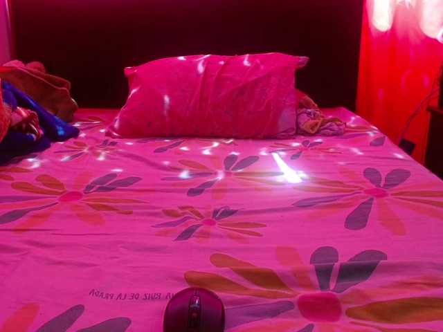 Live sex webcam photo for Daizy-cooper #271794235