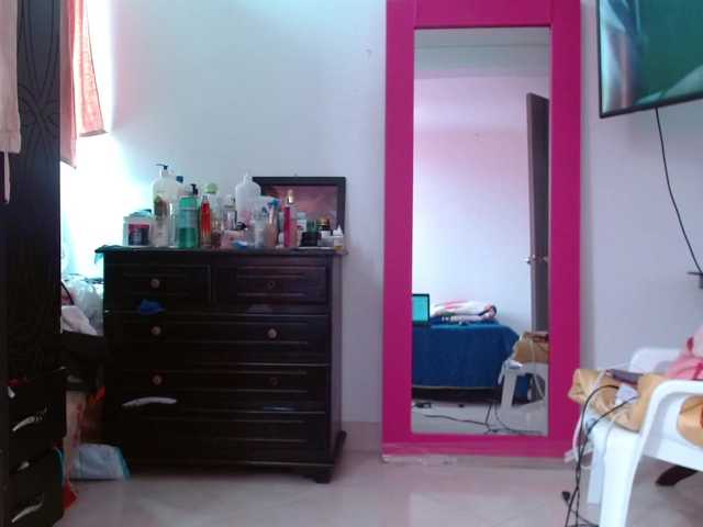 Live sex webcam photo for Daizy-cooper #272813677